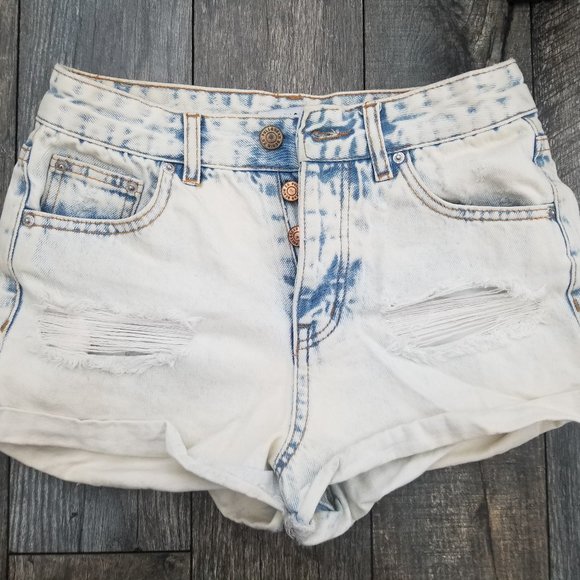 Pull & Bear High Rise Jean shorts - Picture 3 of 5